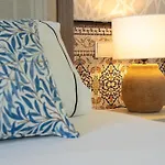 Hesperia 4*