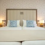 Hesperia 4*